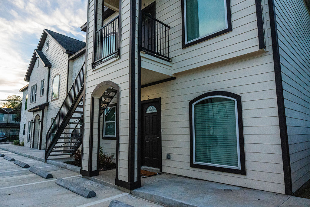 First Level Front entrance 3 Apartments for rent in Houston, Luxury, Private entrance 2 Story