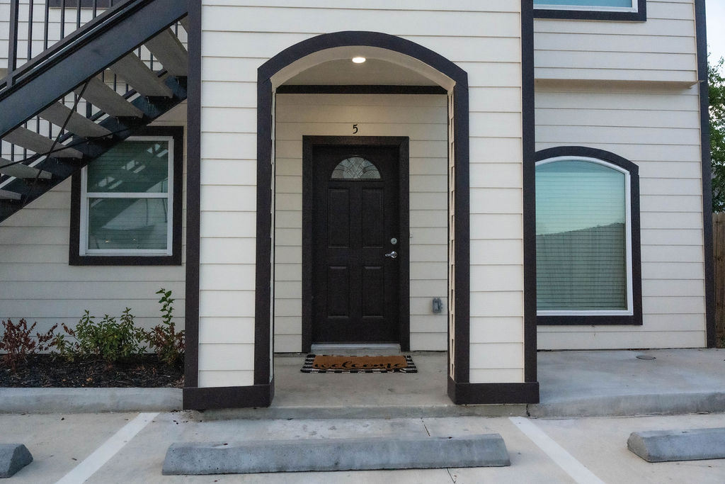 First Level Front entrance Apartments for rent in Houston, Luxury Apartments, Private Entrance, 2 Story